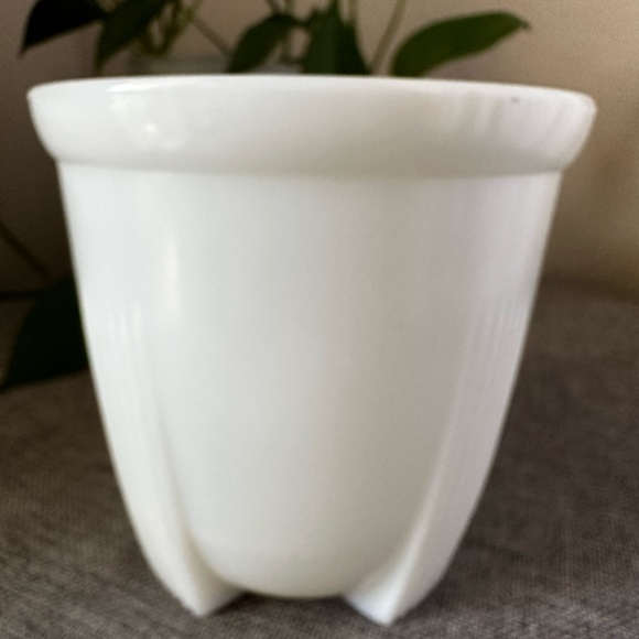 Vintage Milk Glass Measuring Bowl - Picture 4 of 7